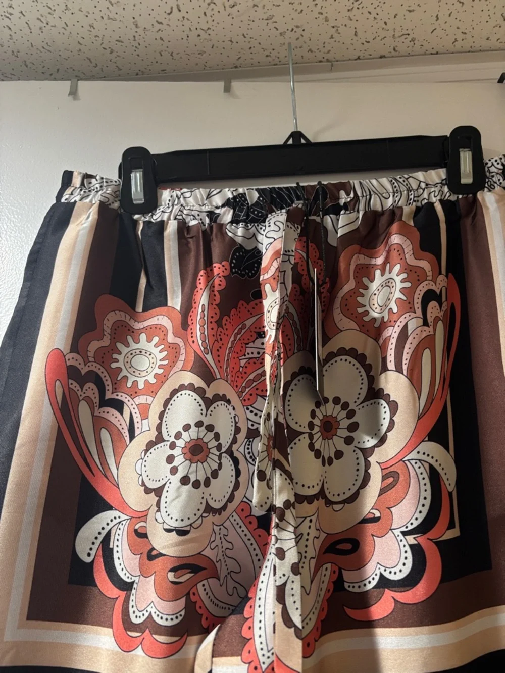 Flash sale - Wide-Leg Floral Print pant - Black and Coral w/ elastic waistband